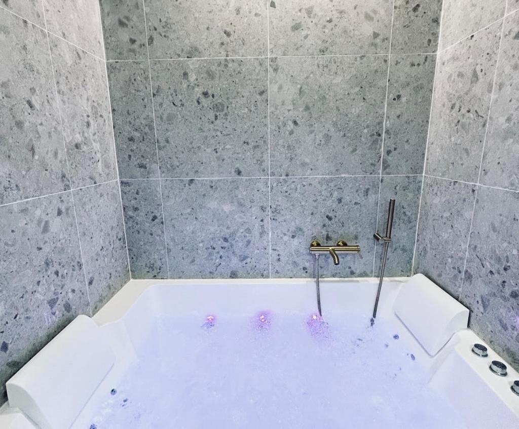 Hotel Metz Mon Amour, Un Sejour A 200M De La Cathedrale ! Classe 3 Etoiles ! Zewnętrze zdjęcie